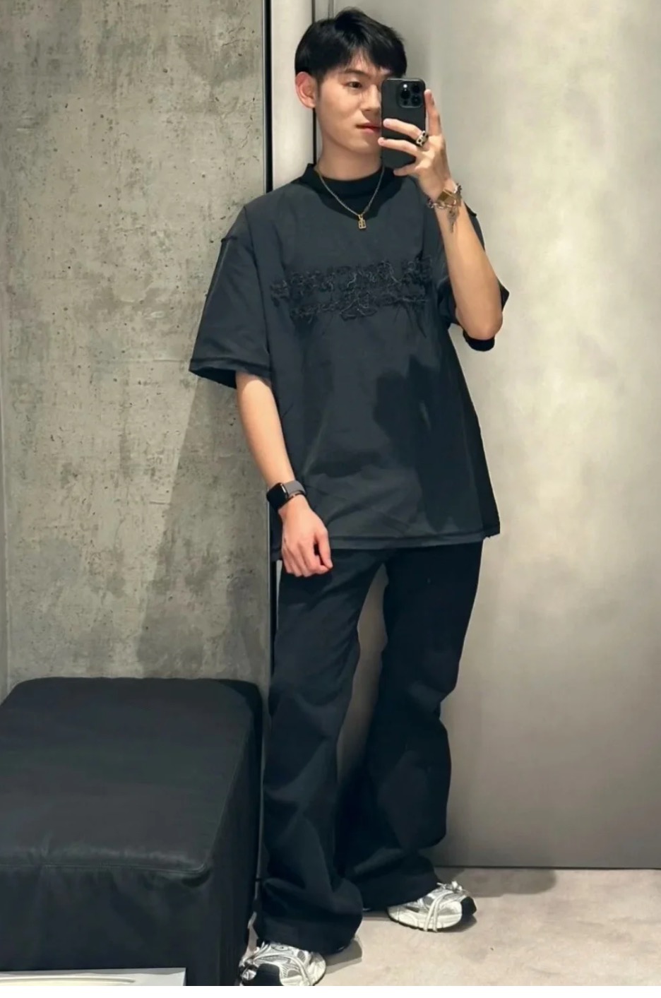 「正規品級」バレンシアガ インサイドアウト Tシャツ ミディアムフィット ブラック フェード 詳細画像 3