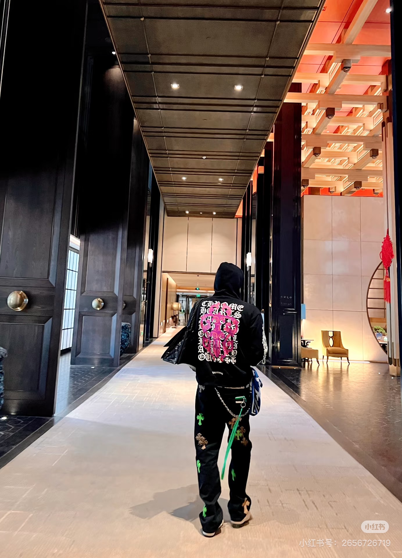 Chrome Hearts パープルソード サンスクリットハンド クロス プリント フード付きスウェットシャツ、ブラック 詳細画像 1