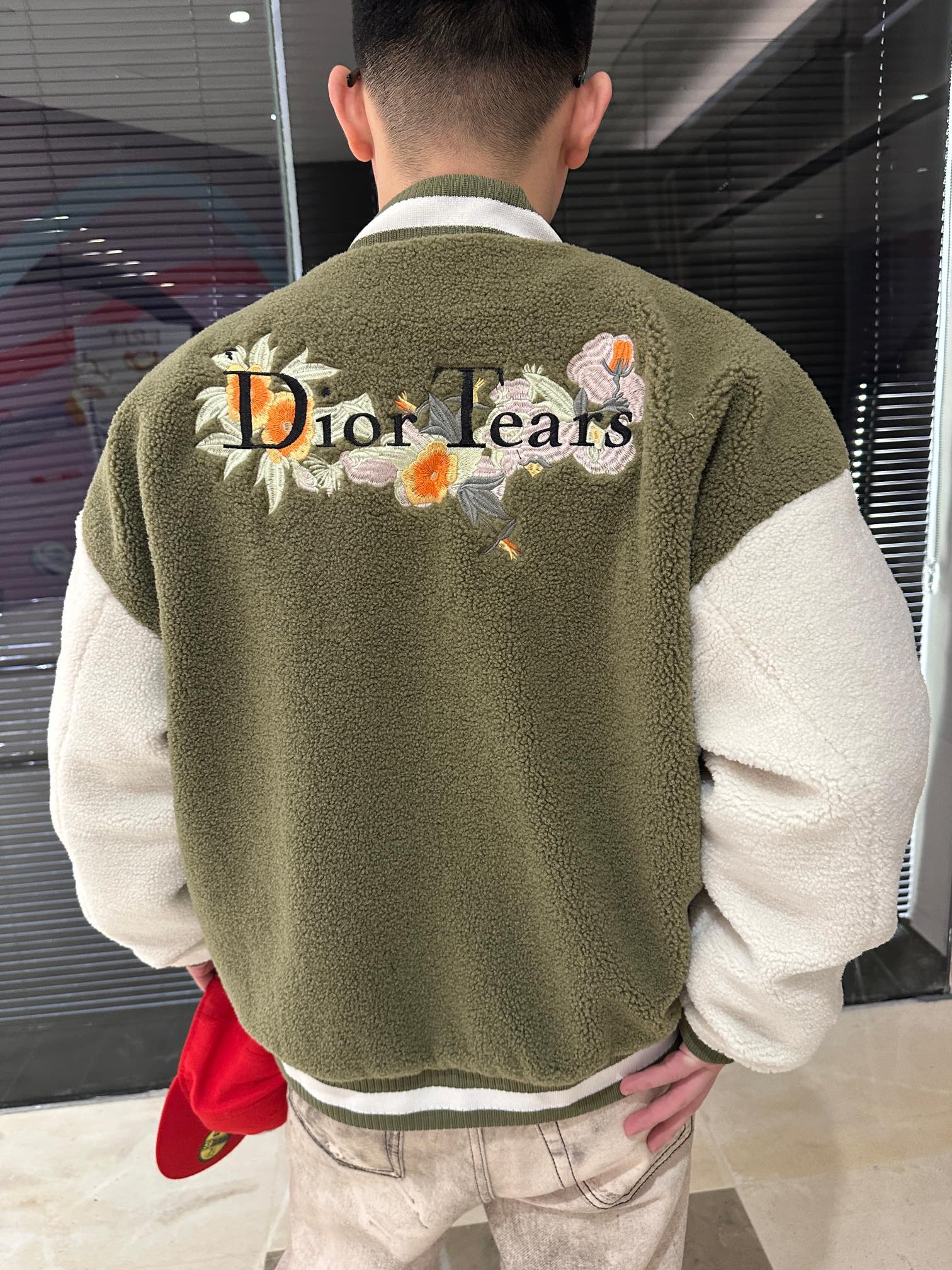 ディオールの花柄刺繍入り文字入りラムウールコート 詳細画像 2