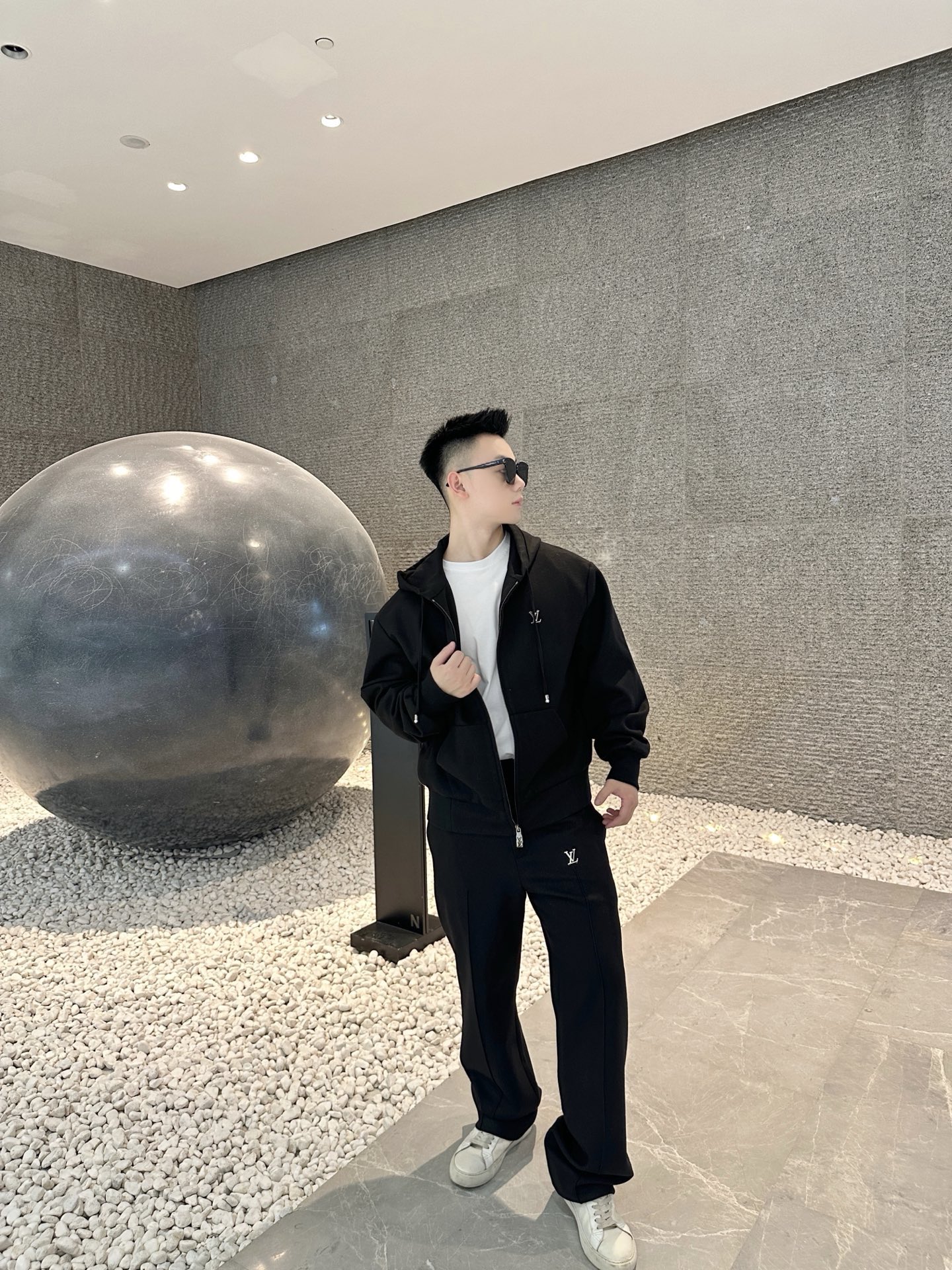 ルイ・ヴィトンのハードウェアバックルカジュアルスウェットパンツ、ズボン 詳細画像 2