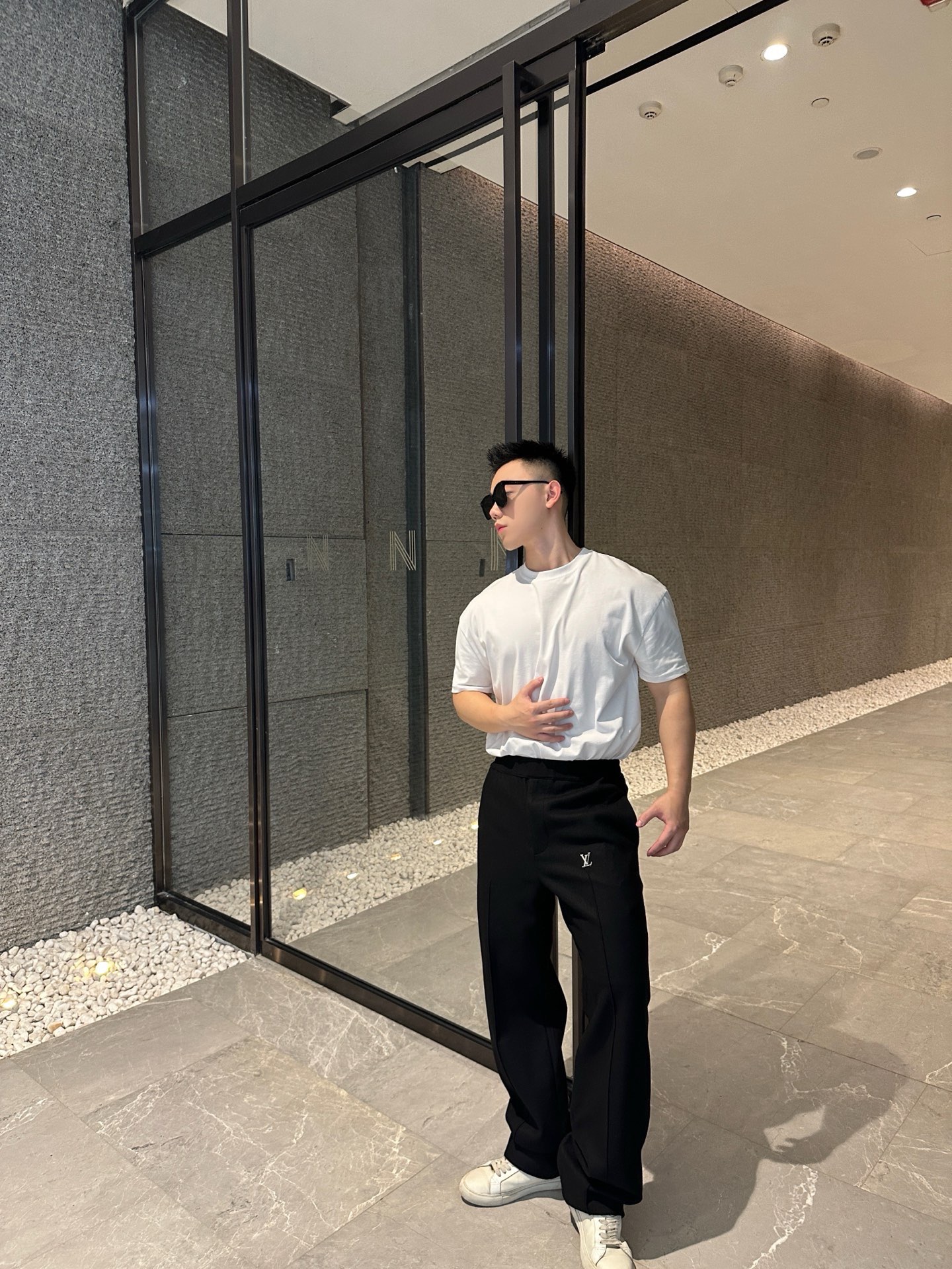 ルイ・ヴィトンのハードウェアバックルカジュアルスウェットパンツ、ズボン 詳細画像 1