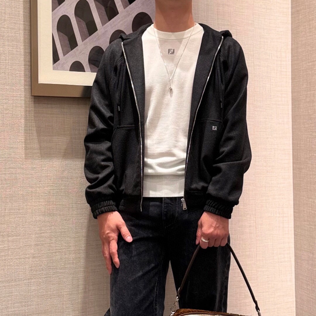 フェンディのカシミア ジップアップ フーディ ジャケット 詳細画像 2