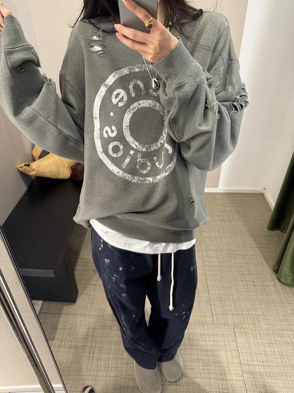 ACNE STUDIOS ダメージ加工プリント リップドクルーネック スウェットシャツ グレー 詳細画像 1