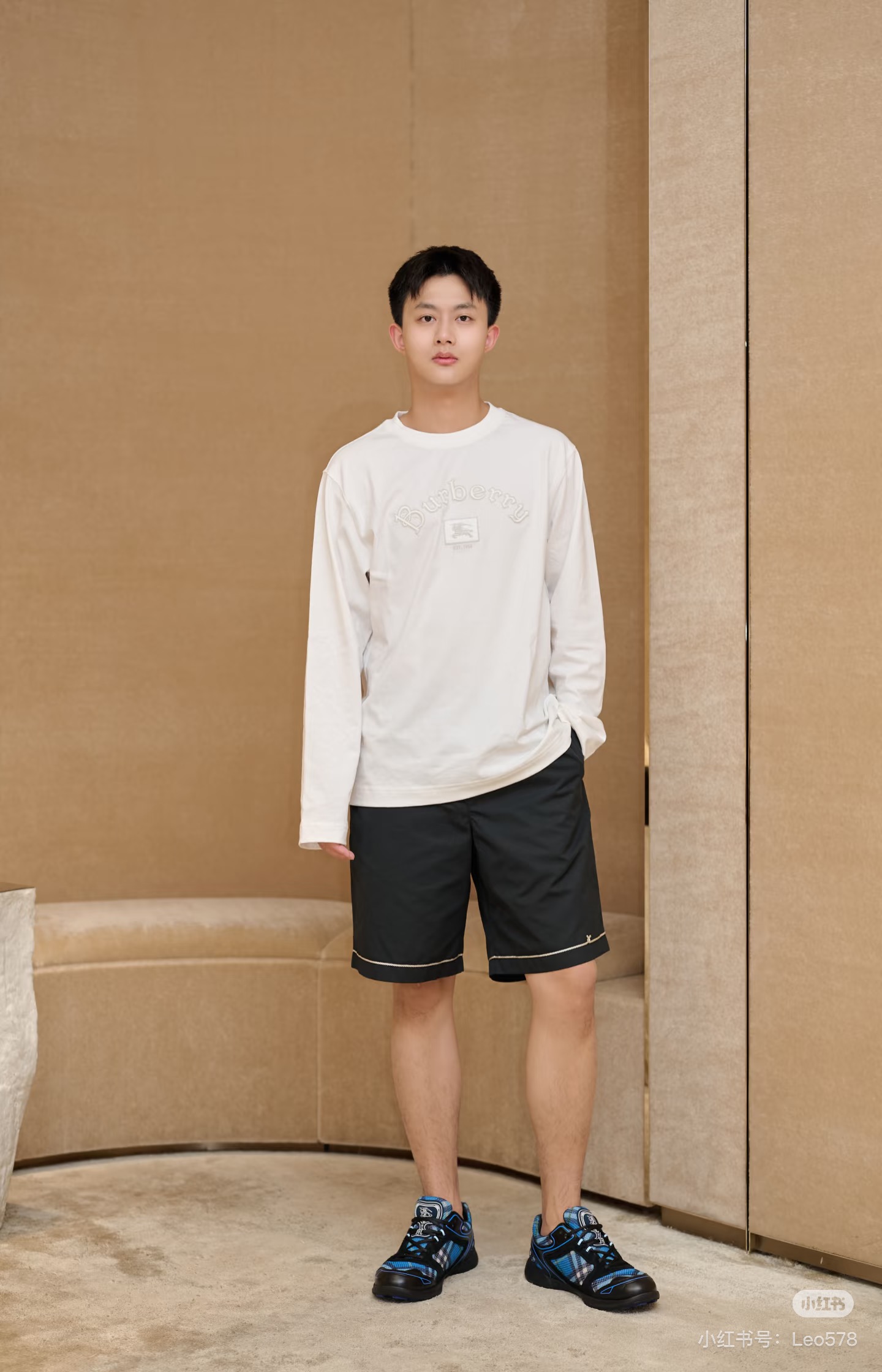 バーバリーのスクエアフレームの馬の長袖Tシャツ、ホワイト 詳細画像 1