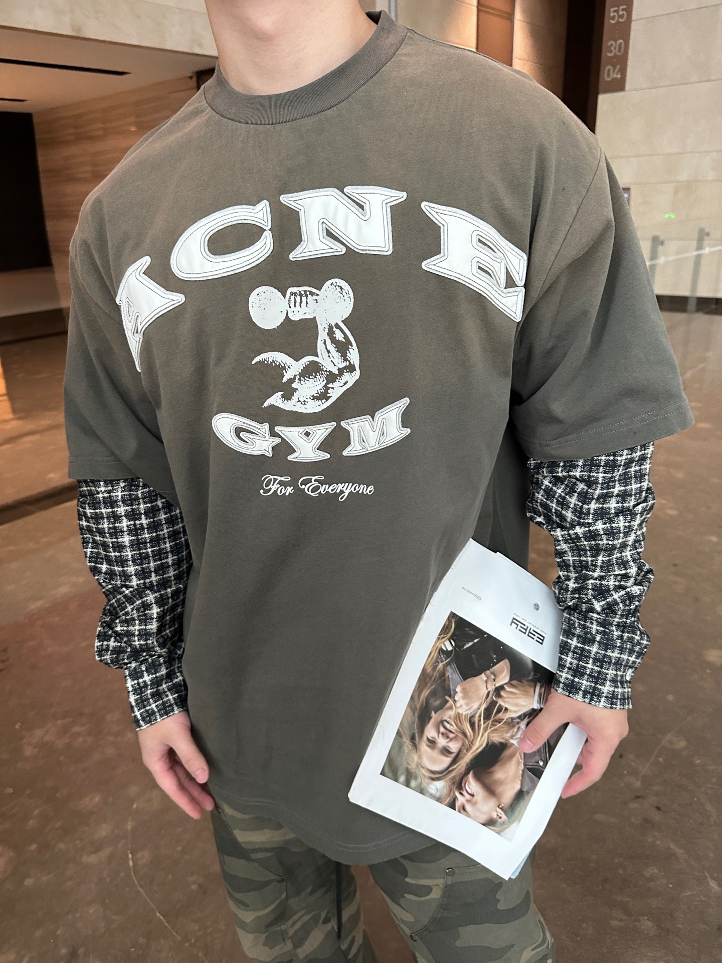 アクネ ストゥディオズ ダメージ加工ロゴ チェック柄スリーブ フェイクレイヤー ロングスリーブ Tシャツ グリーン 詳細画像 3