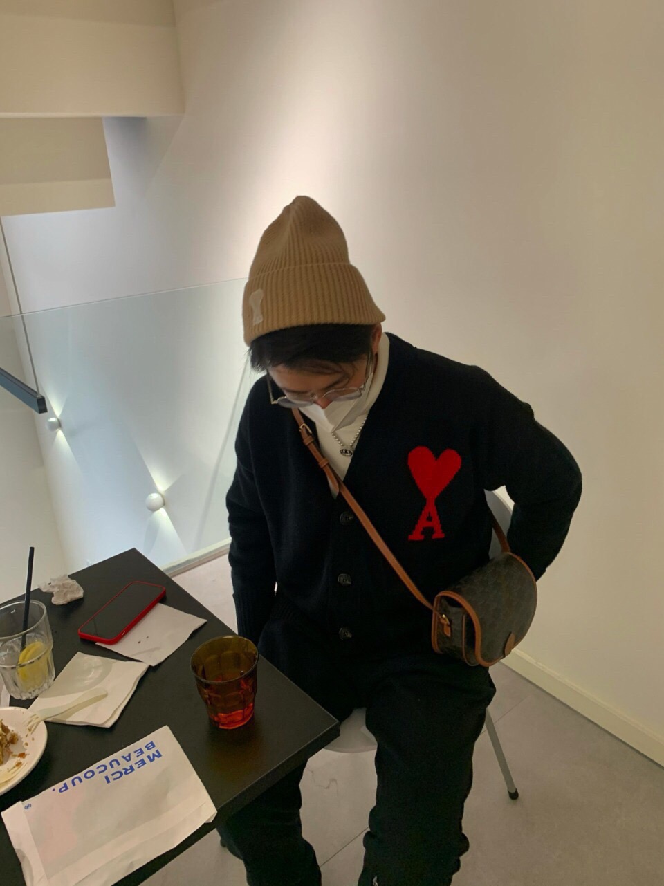アミ パリ マイクロロゴ刺繍ハートカーディガン、ブラック 詳細画像 3