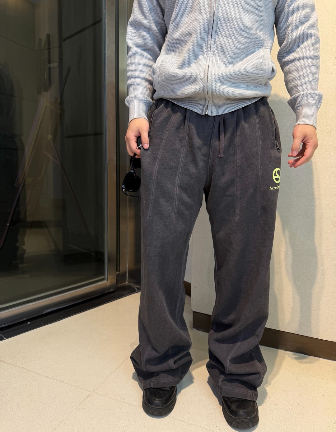 アクネ ストゥディオス ダメージ ロゴ パンツ 詳細画像 2
