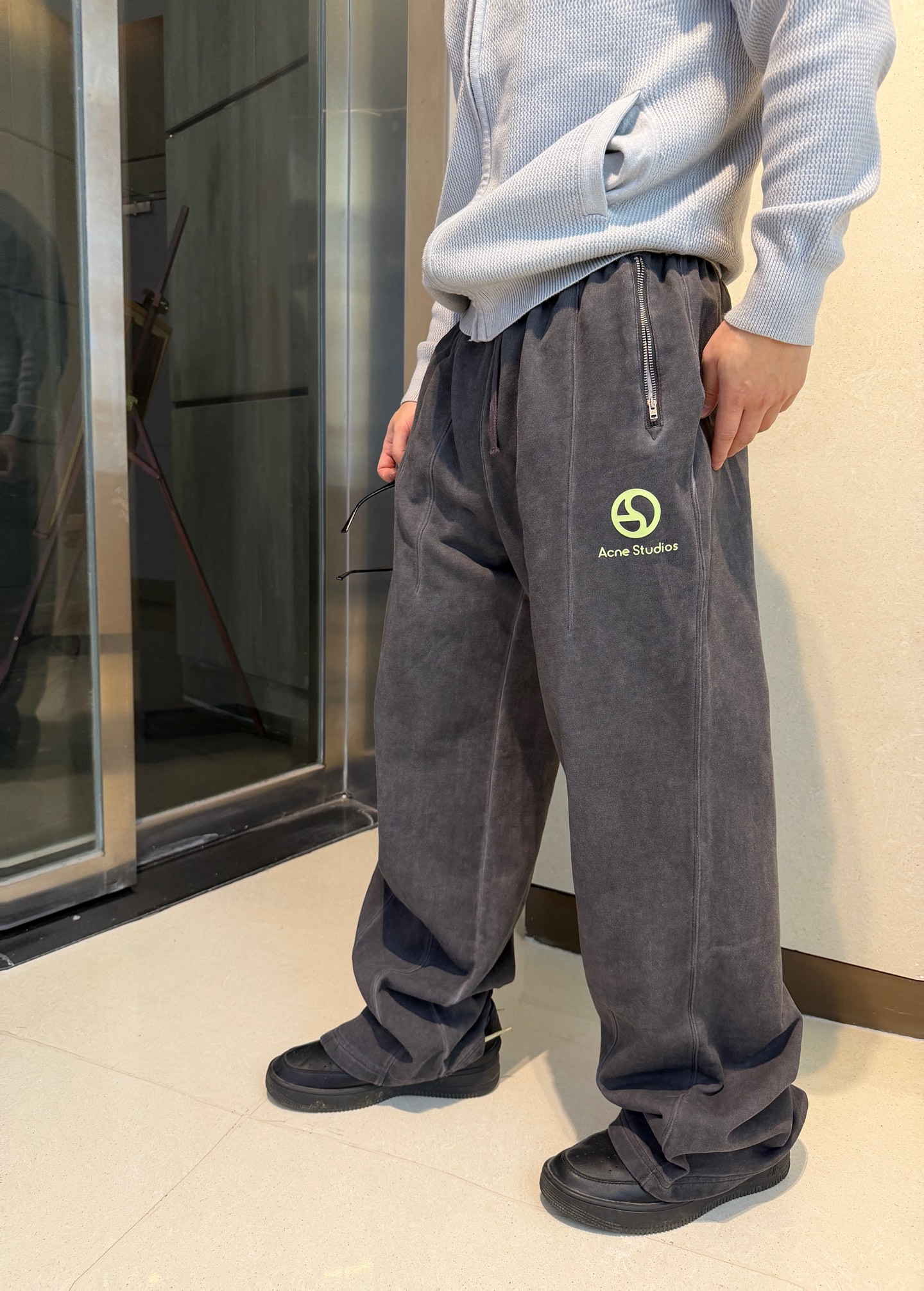 アクネ ストゥディオス ダメージ ロゴ パンツ 詳細画像 3