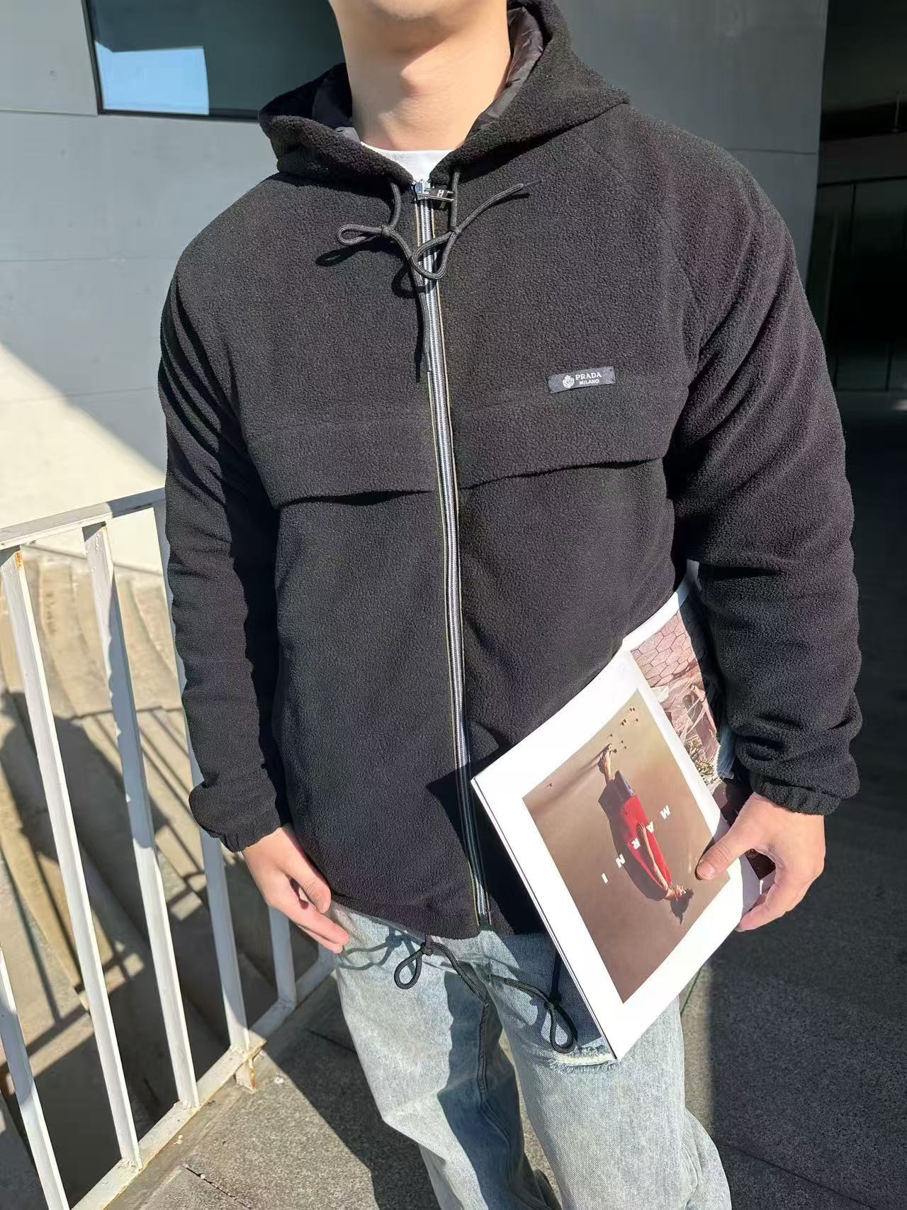 プラダブランドのフリースフード付きジャケット 詳細画像 1