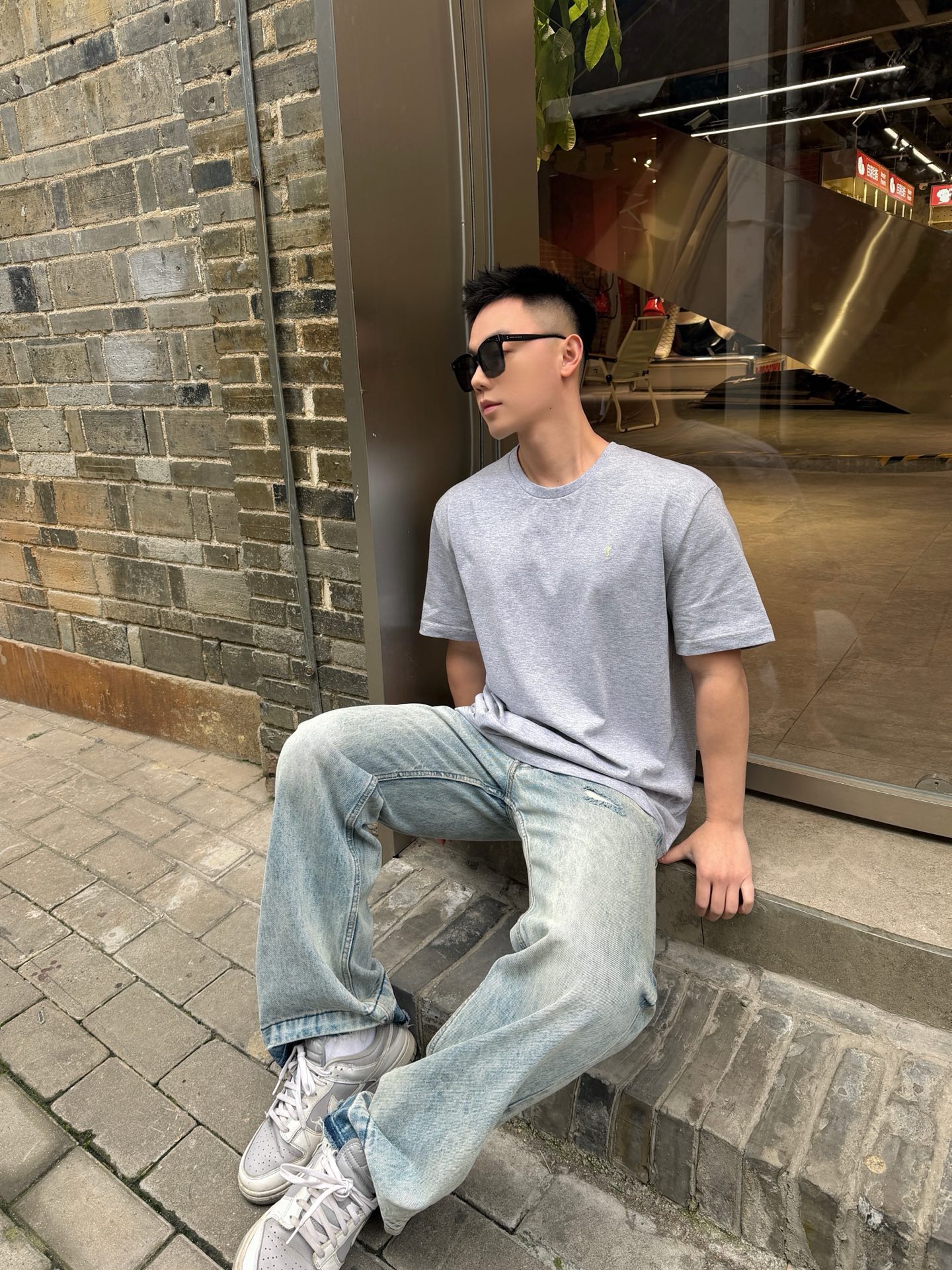 サンローランの無地ロゴ半袖Tシャツ 詳細画像 1