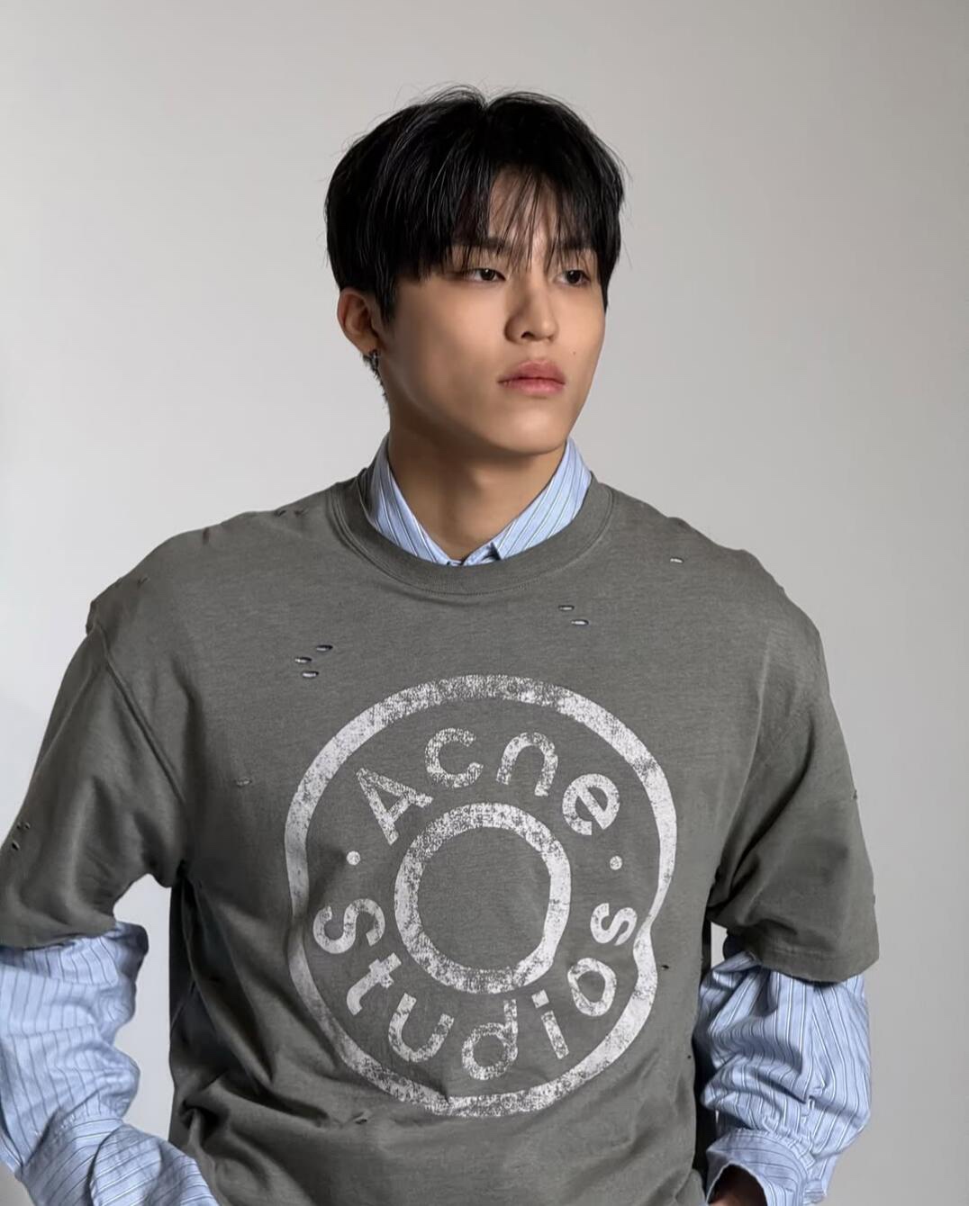 アクネ ストゥディオズ ダメージプリント リップド ショートスリーブ Tシャツ、グリーン 詳細画像 2