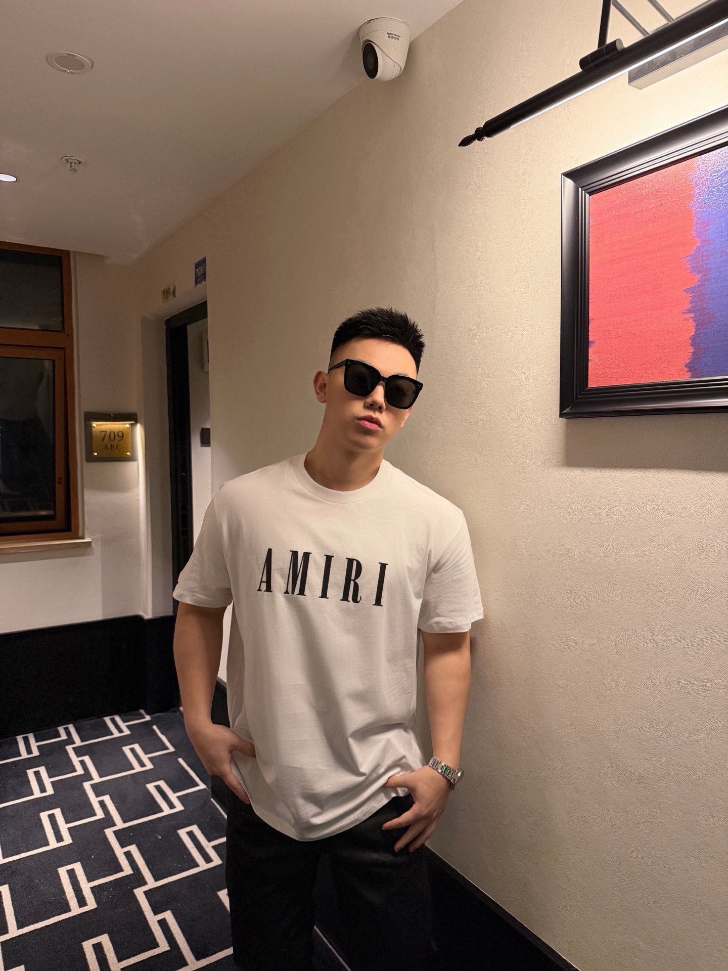 AMIRI 厚手の糊を使った文字プリント半袖Tシャツ 詳細画像 2