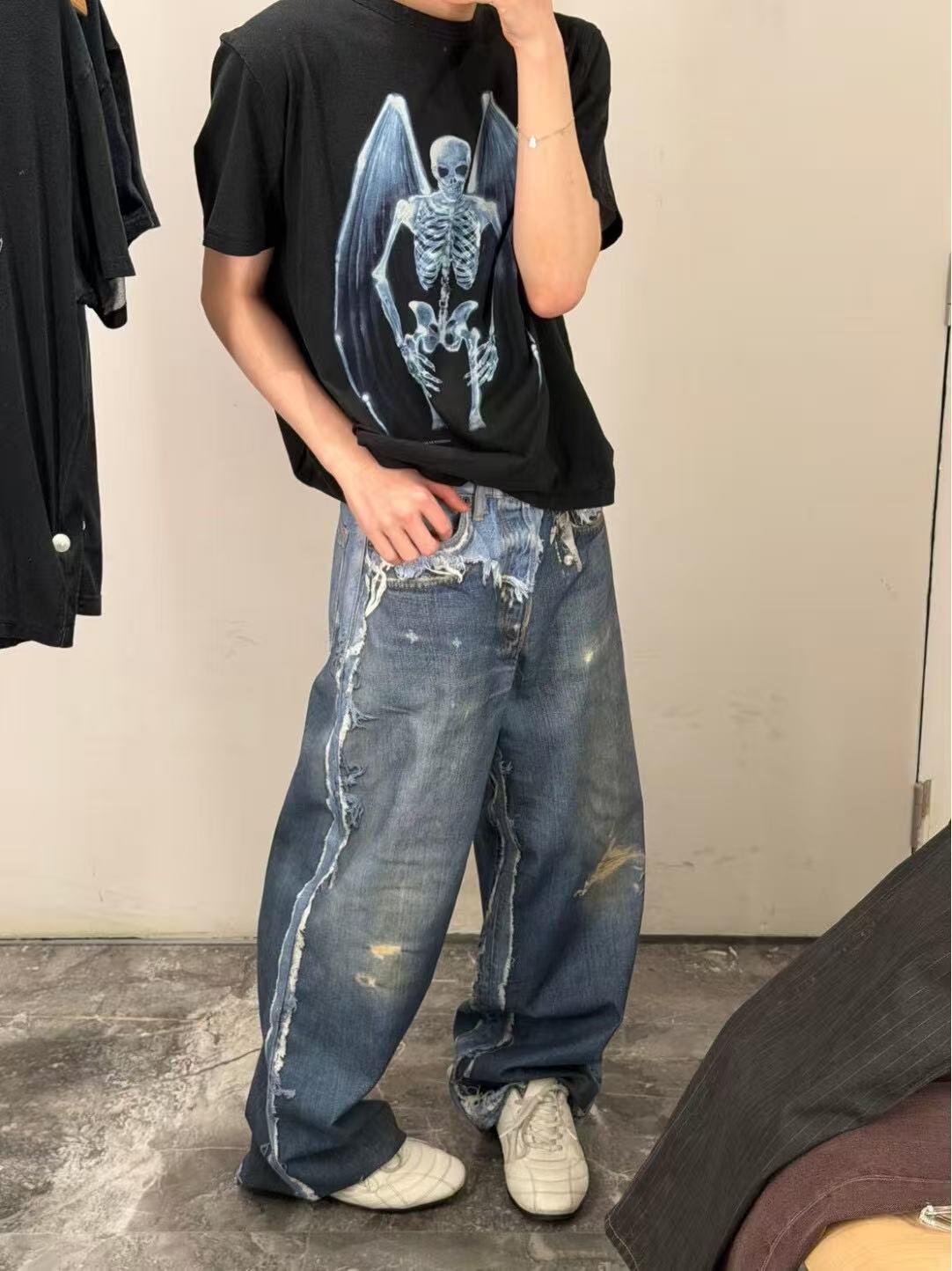 裏側にほつれ加工が施された、Acne Studiosのダメージ加工デニムジーンズ 詳細画像 2
