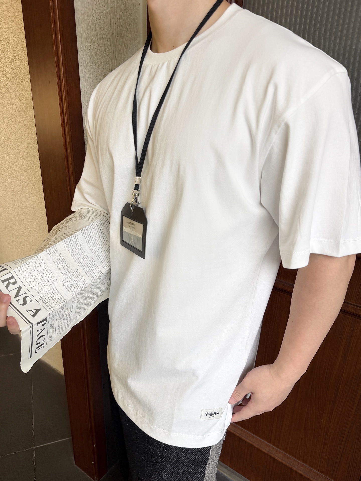 サンローランの裾にラベルが付いた半袖Tシャツ 詳細画像 1