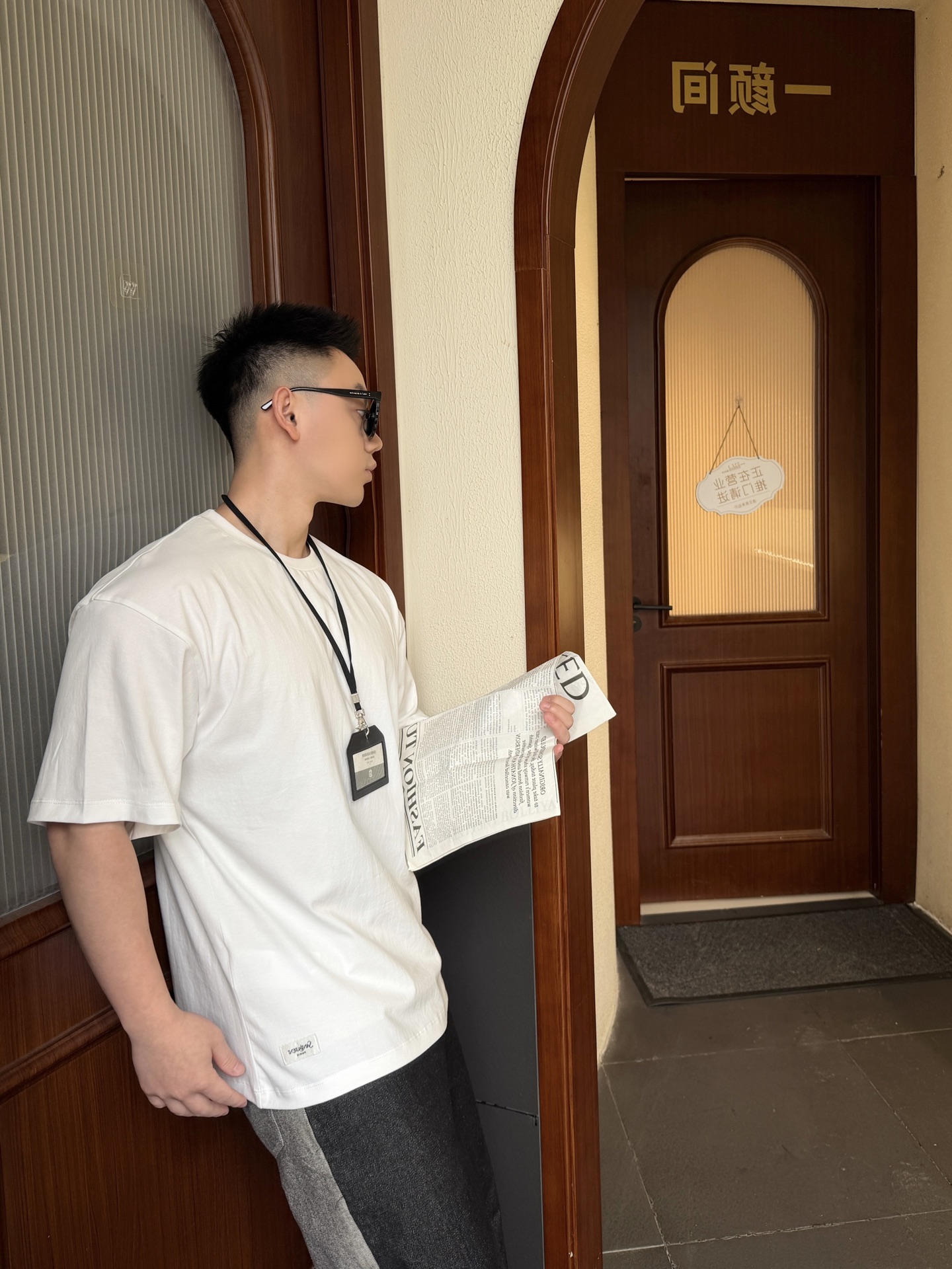 サンローランの裾にラベルが付いた半袖Tシャツ 詳細画像 2