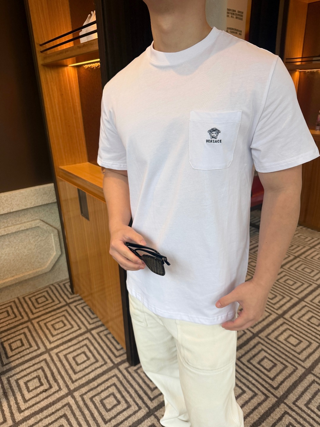 ヴェルサーチ パッチポケット刺繍入り半袖Tシャツ 詳細画像 1