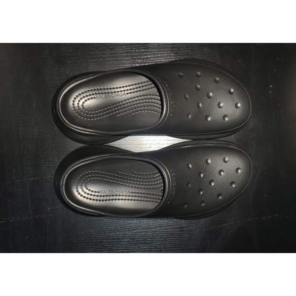 Balenciaga Crocs Mule 720857W1S8E1000