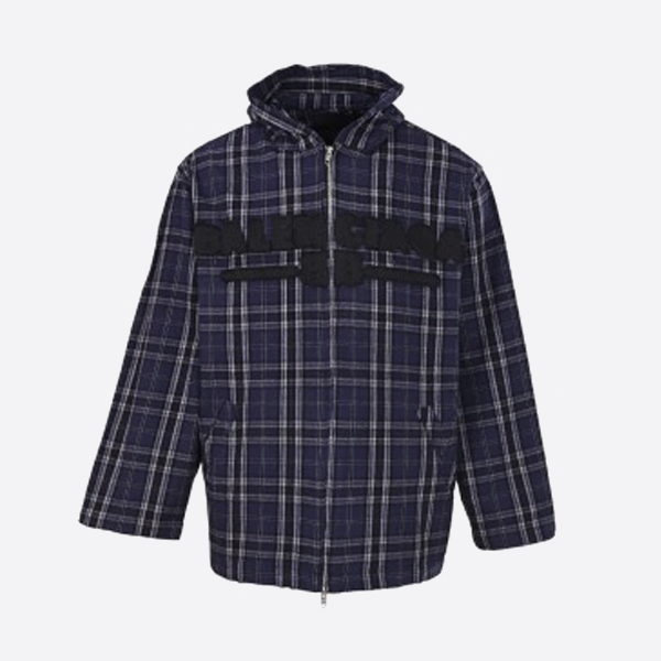 バレンシアガのブルーチェックアップリケジャケット