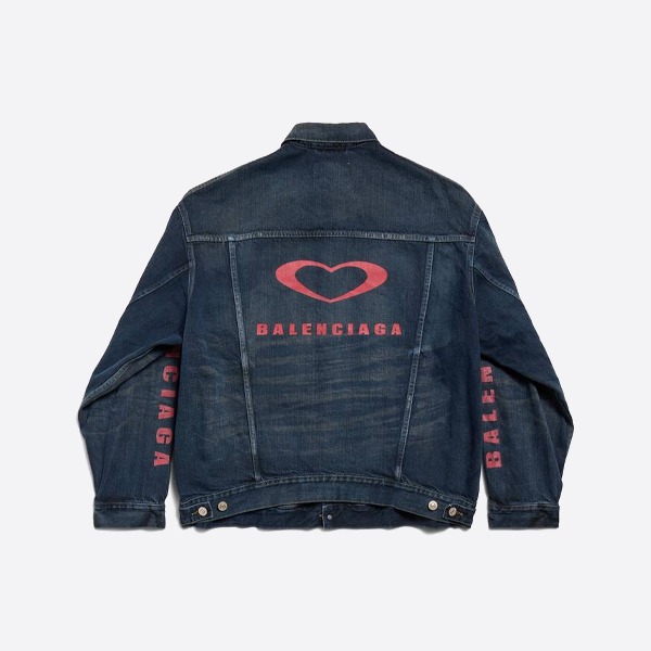 バレンシアガの赤いサイドレタリングのデニムジャケット