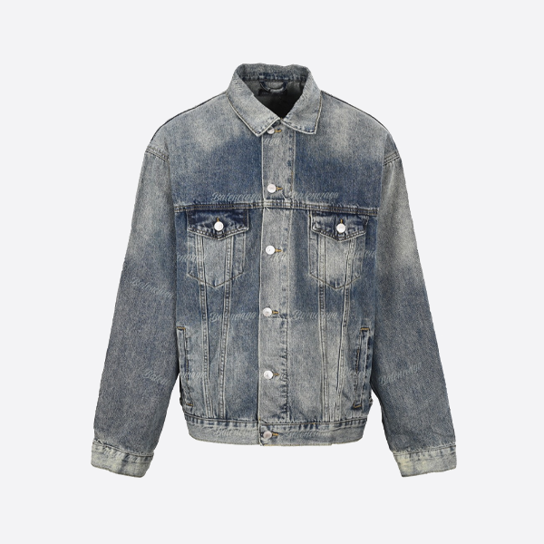 バレンシアガのオールオーバープリントウォッシュドデニムジャケット