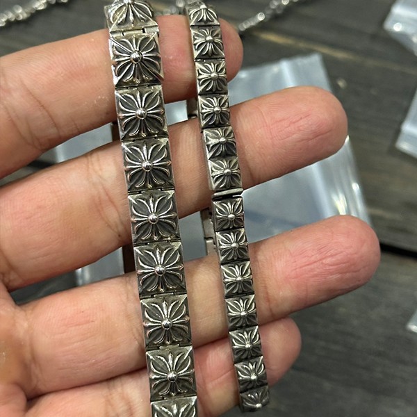 クロームハーツ レギュラー/ボールド スクエア クロス バックル ブレスレット