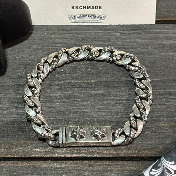 クロームハーツ ミディアムサイズ 6ポイント スター ハーフフラワー ブレスレット