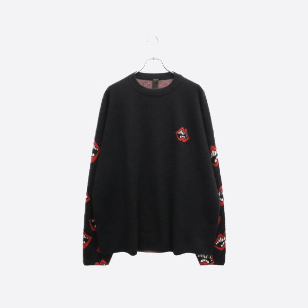 クロームハーツ sのクロスシェイプレザースリーブとレッドリップドセーター