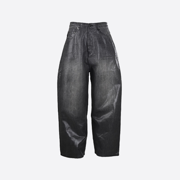 バレンシアガのワックスワークジーンズ