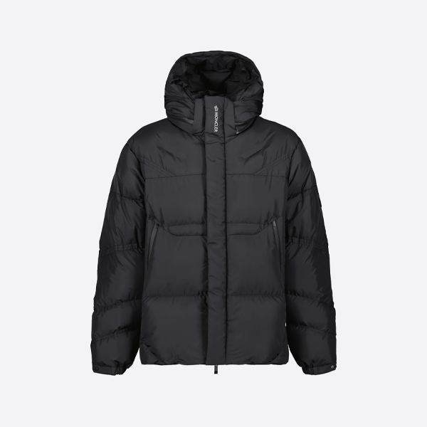 モンクレールの無地ダウンジャケット