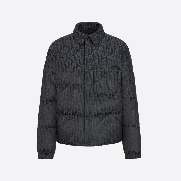 ディオールのクラシックなオブリークプリントのダウンジャケット