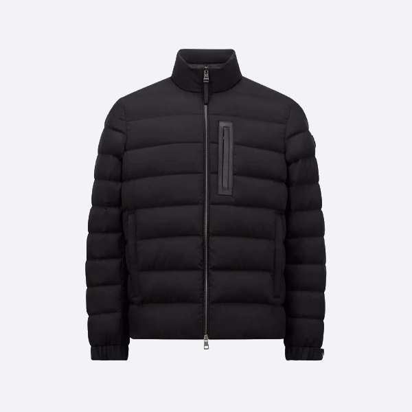 モンクレールの新作ブラックレーベルレザージップアップスタンドカラーダウンジャケット