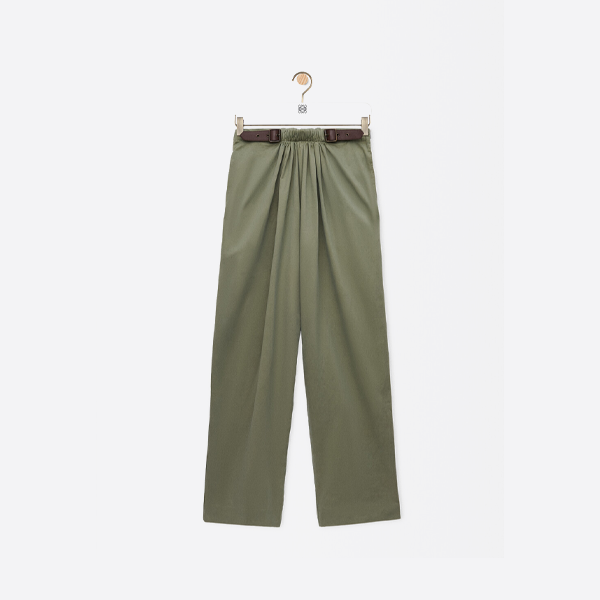 ロエベのシルクプリーツベルト付きカジュアルパンツ