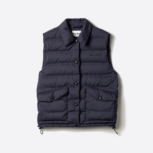 ミュウミュウのロゴ入りキルティングラペルダウンベスト