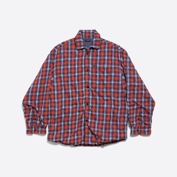 バレンシアガのダブルレイヤーリバーシブルシャツジャケット