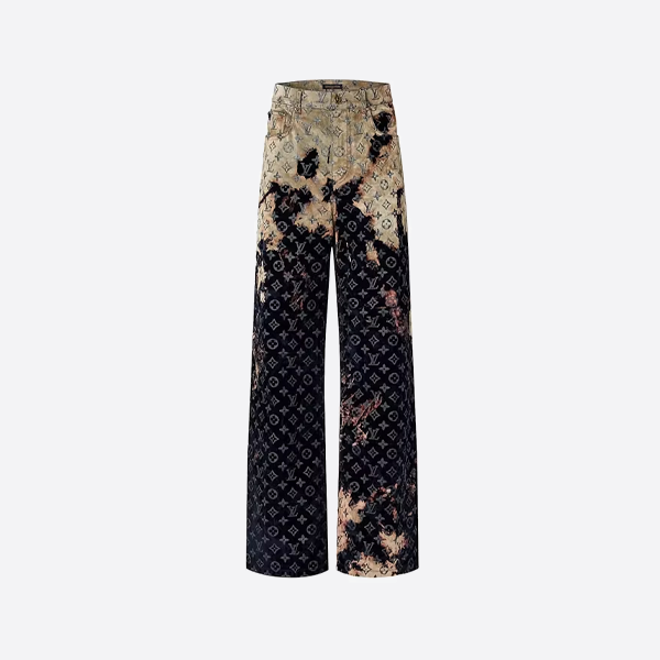 ルイ・ヴィトンの色あせたサンセットスーツとジーンズ