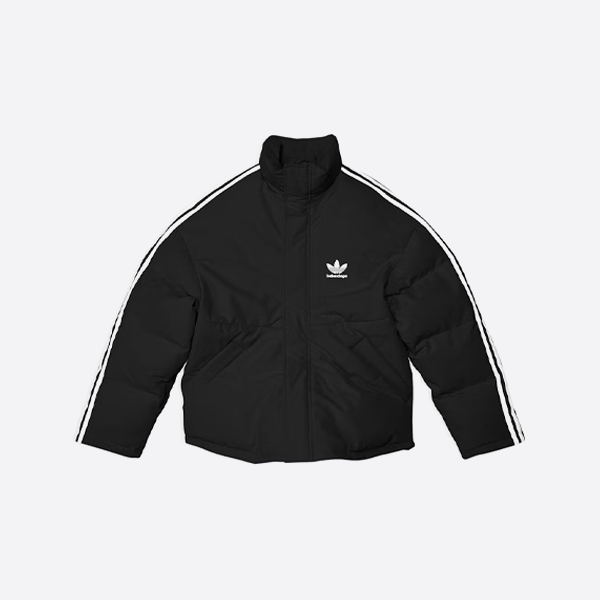 バレンシアガ x アディダス コラボ ランウェイルック：スリーストライプス コクーンシェイプ コットンジャケット