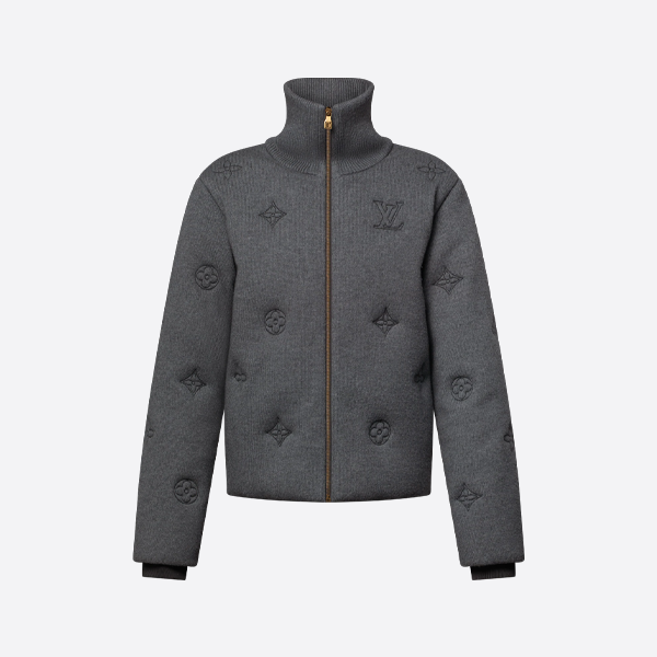 ルイ・ヴィトンのモノグラム刺繍ニットダウンジャケット
