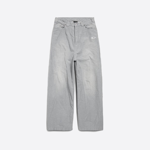 バレンシアガのダメージデニムパンツ