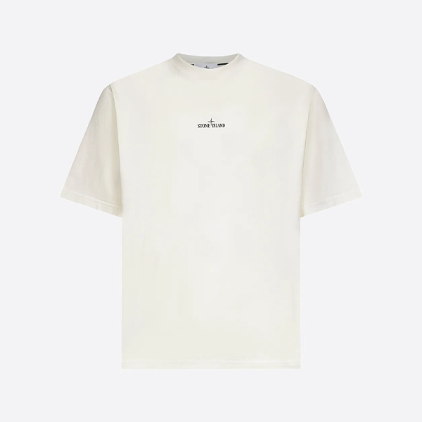 ストーンアイランドの半袖Tシャツ（背面にぼやけたコンパスプリント入り）