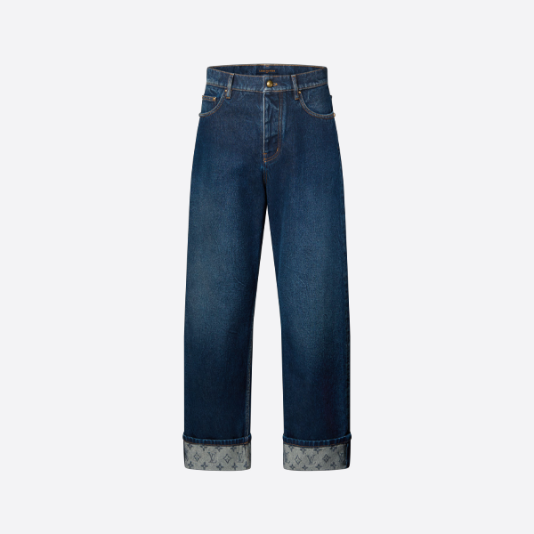 ルイ・ヴィトンのストレートレッグジーンズ（裾をロールアップ）