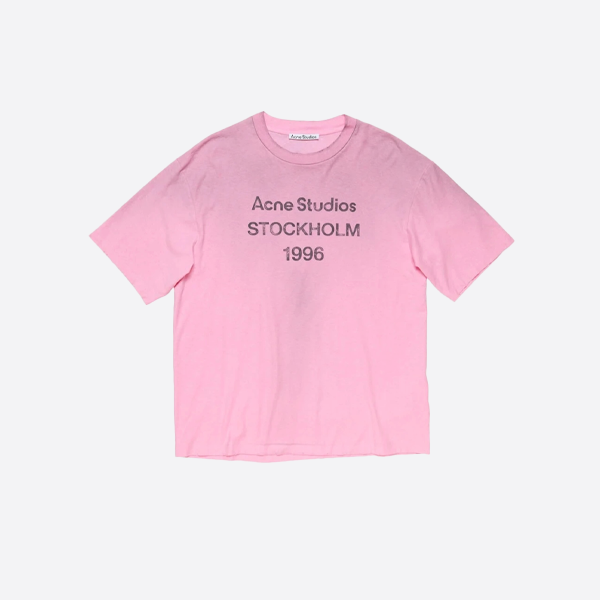 アクネ ストゥディストーションズ プリント入りダメージ加工ロゴ入り半袖Tシャツ、ピンク
