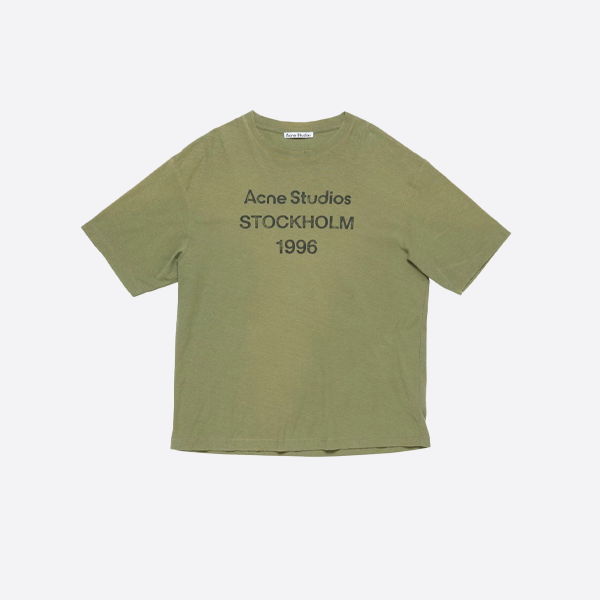 アクネ ストゥディストーションズ プリント入りダメージ加工ロゴ入り半袖Tシャツ、グリーン