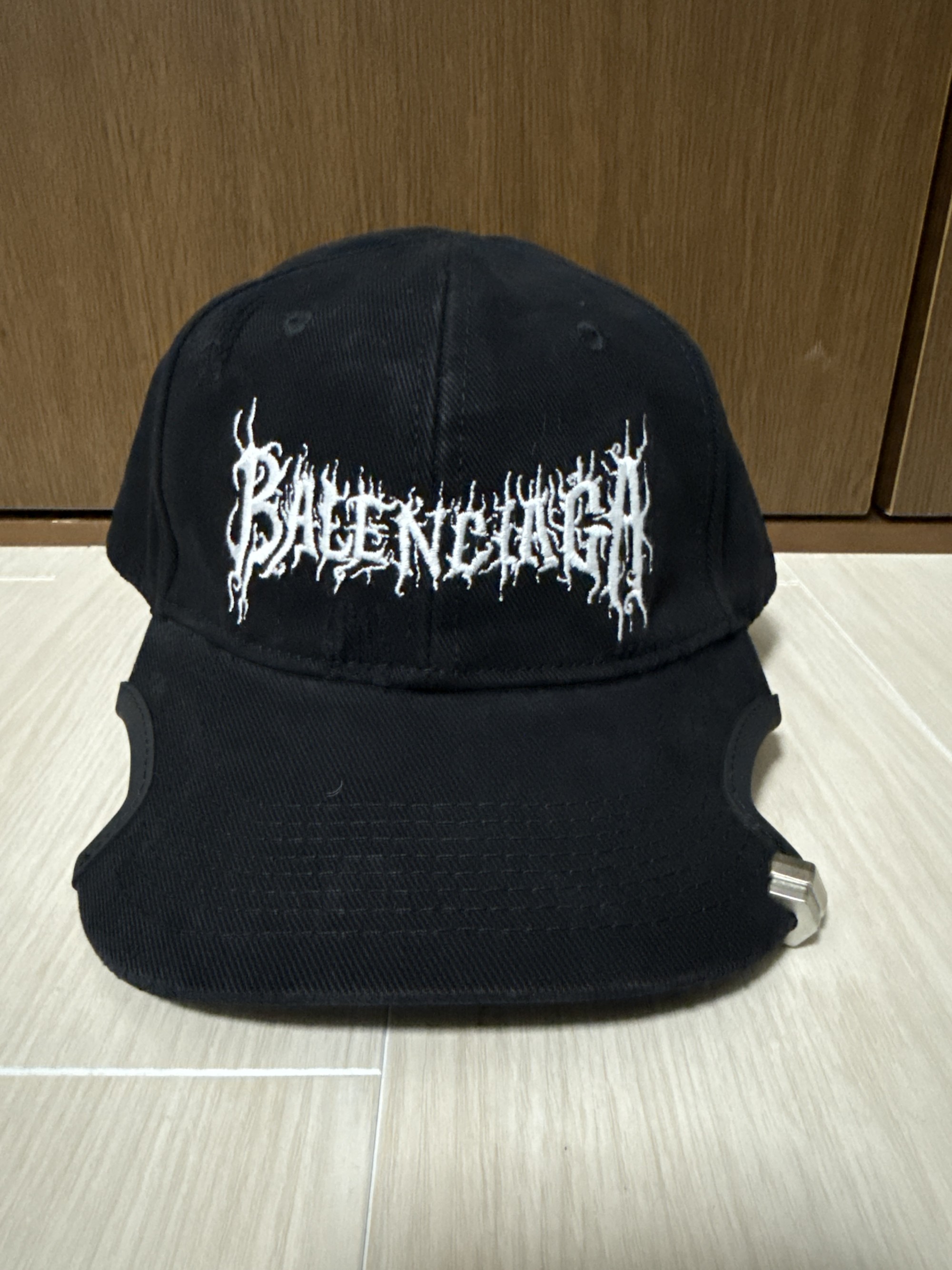 バレンシアガ DIY メタル アウトライン キャップ ブラック 771963410B21702
