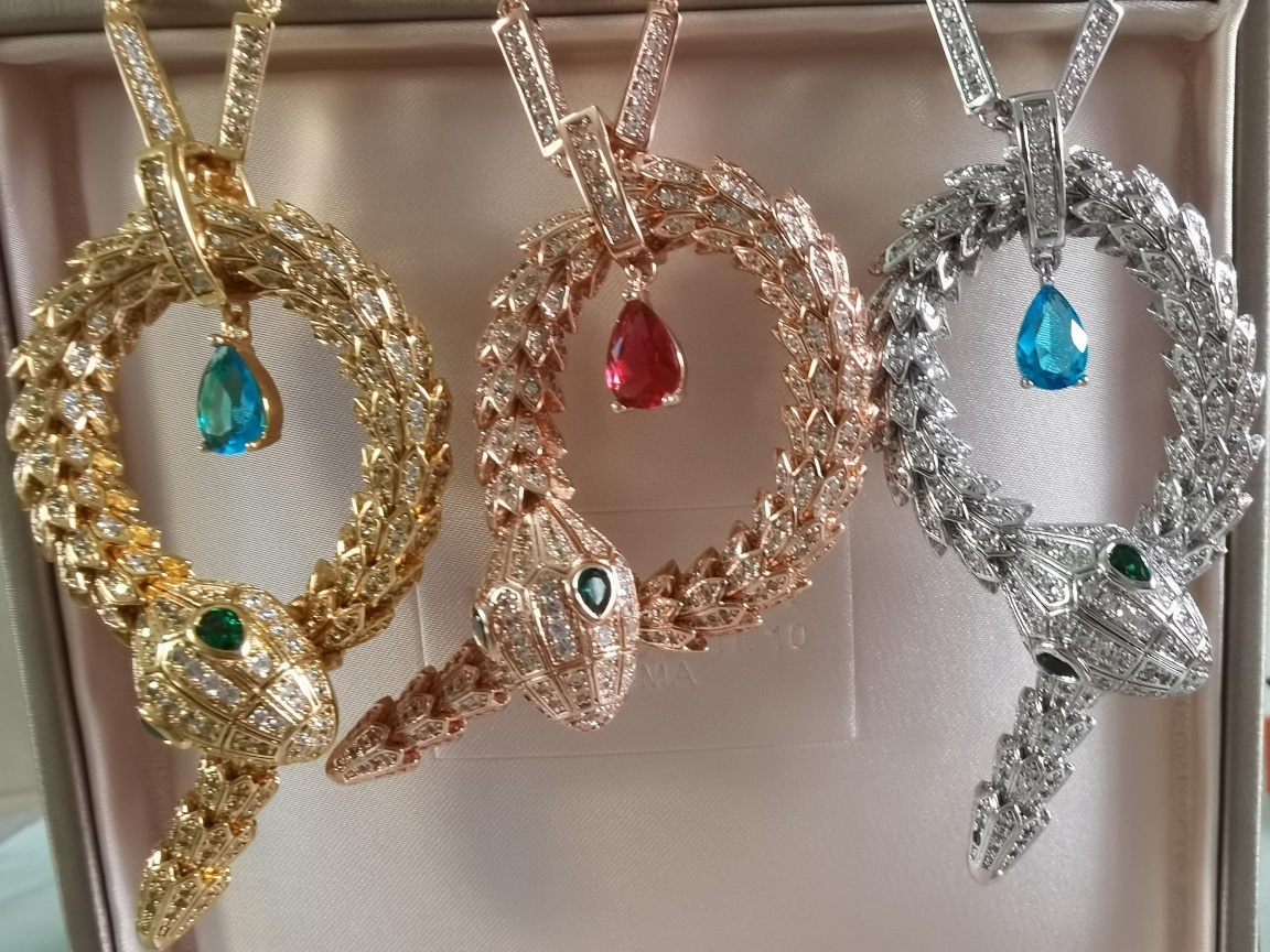 ブルガリ セルペンティ ハイジュエリー パヴェ ダイヤモンド ネックレス イエローゴールド/ホワイトゴールド/ピンクゴールド 詳細画像 3