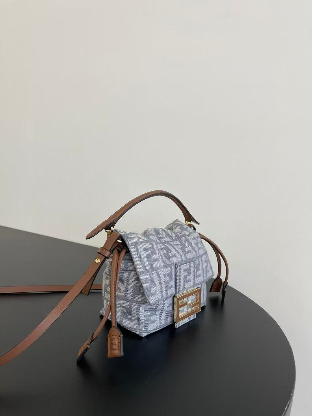 フェンディ マンマ バゲット スモール グレーブルー／ブラウン FFデニム バッグ 詳細画像 2