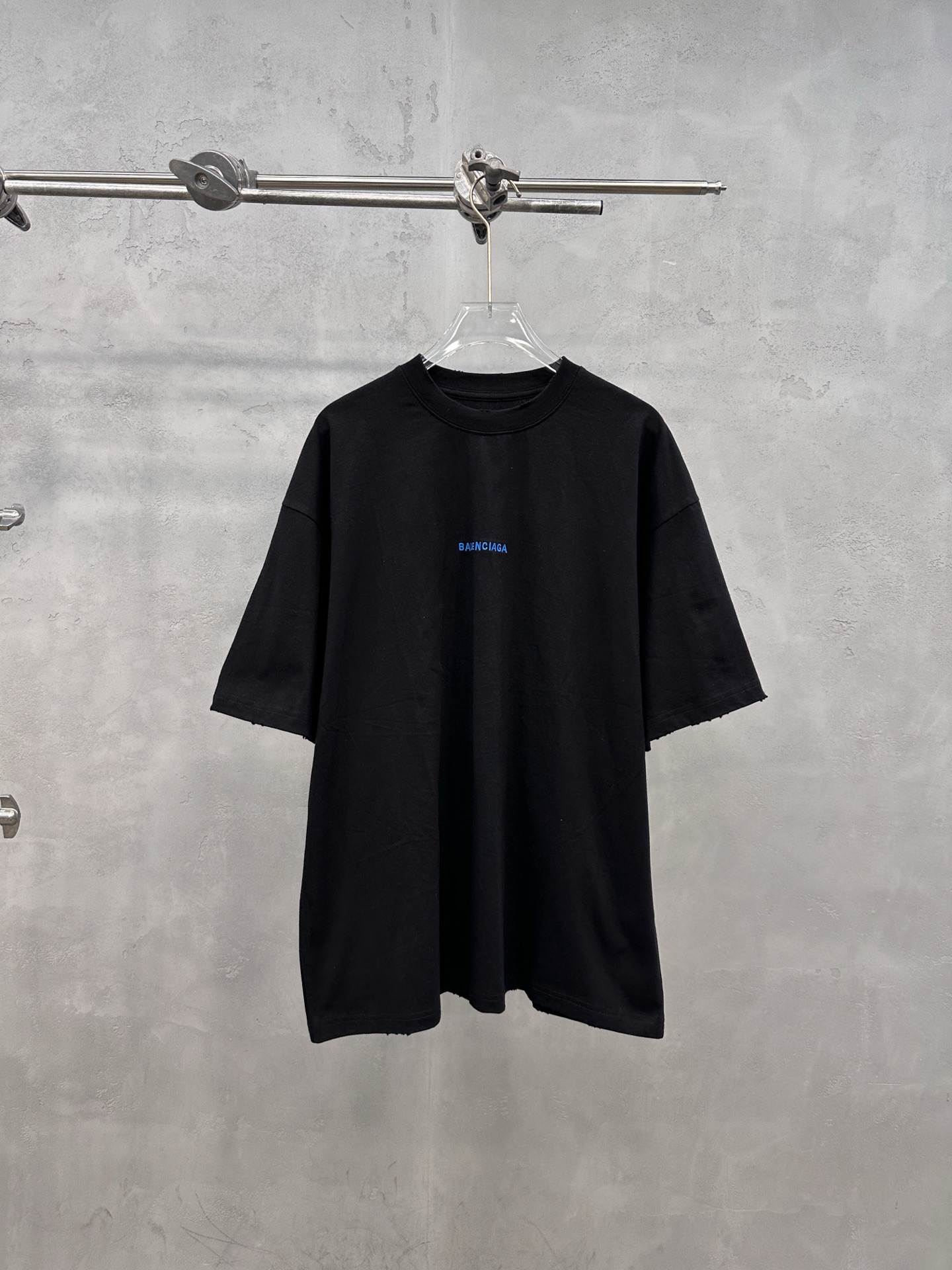 バレンシアガ ダメージ加工刺繍半袖Tシャツ ブラック 詳細画像 1