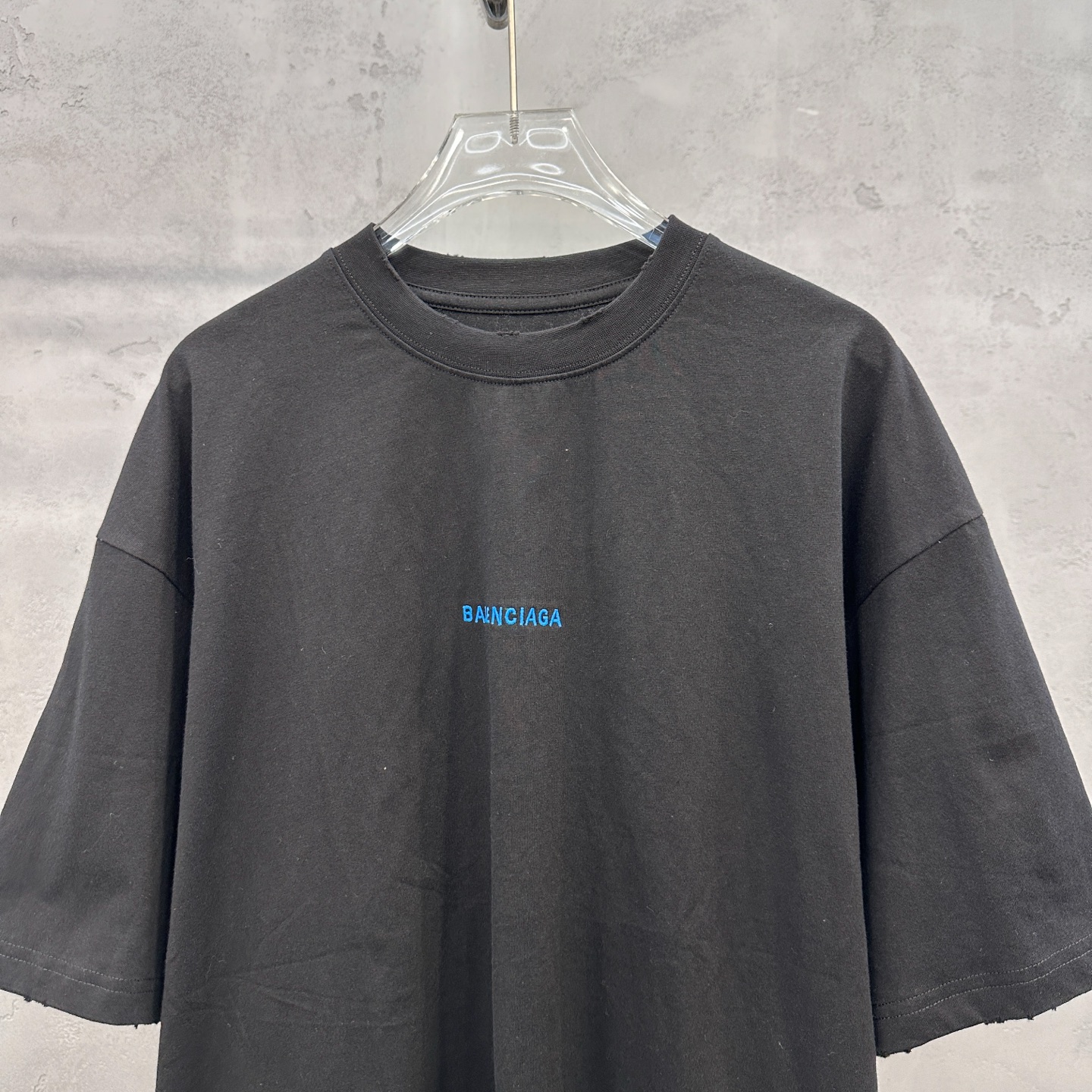 バレンシアガ ダメージ加工刺繍半袖Tシャツ ブラック 詳細画像 2