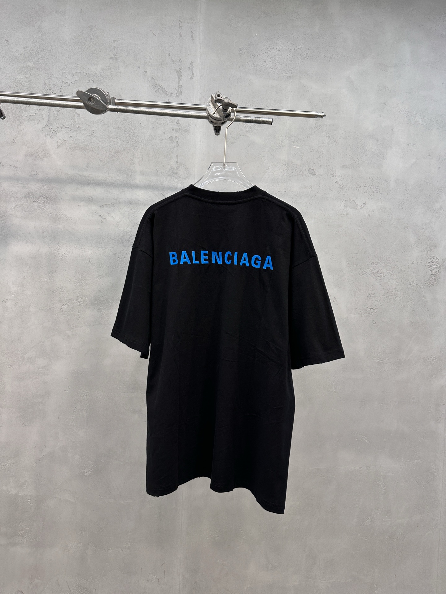 バレンシアガ ダメージ加工刺繍半袖Tシャツ ブラック 詳細画像 3