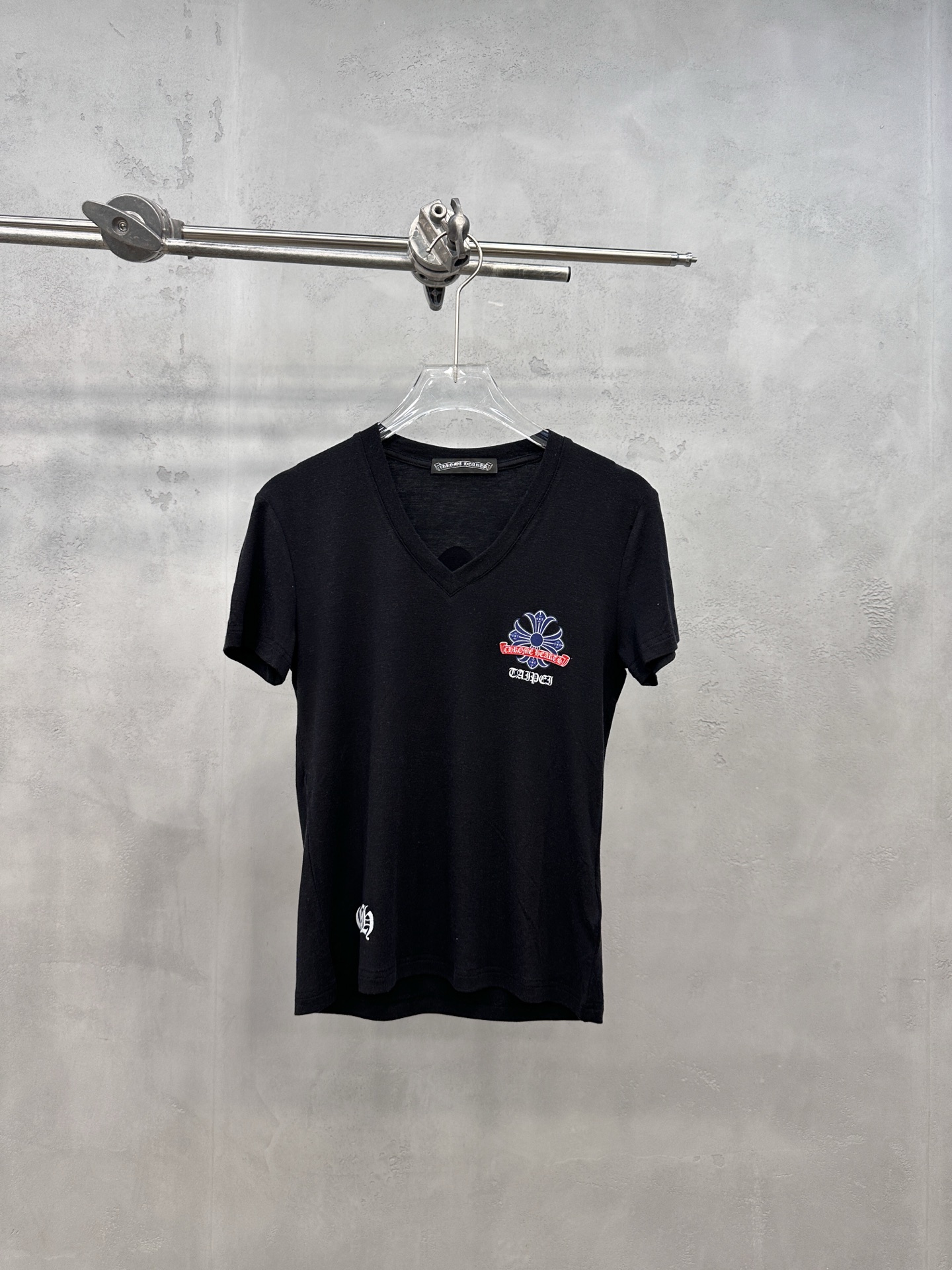 クロムハーツ Vネック カラフルプリント半袖Tシャツ ブラック 詳細画像 1