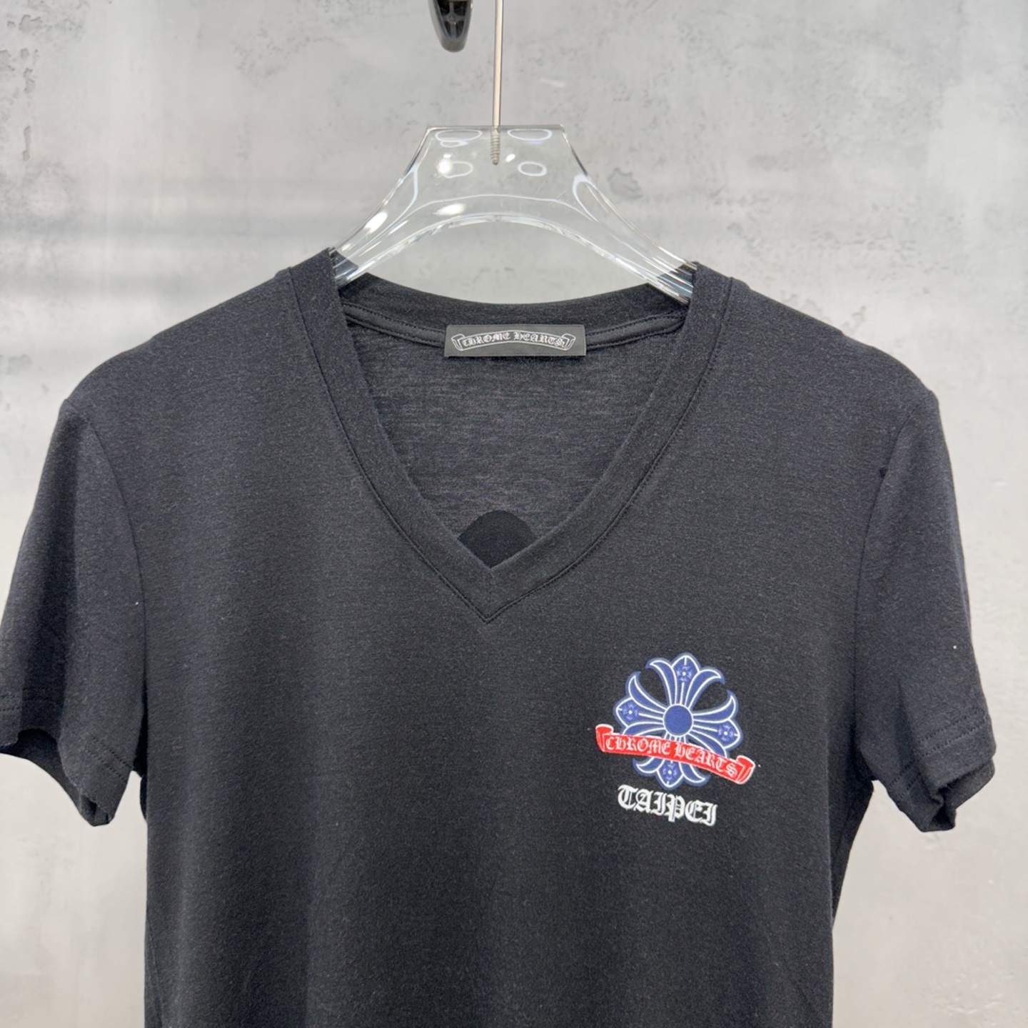 クロムハーツ Vネック カラフルプリント半袖Tシャツ ブラック 詳細画像 3